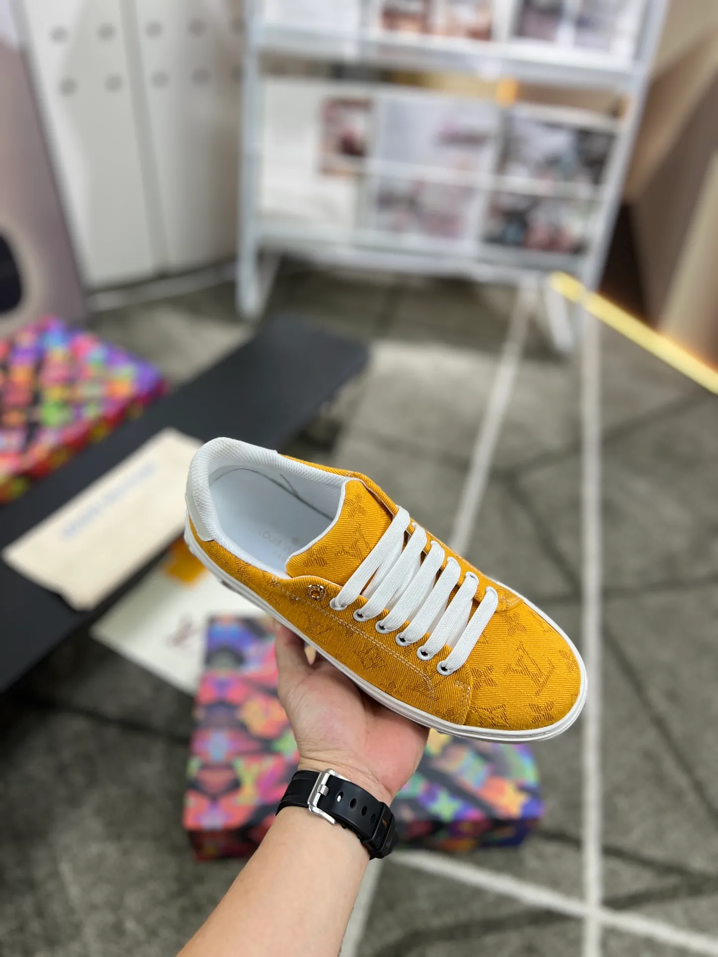 Factory price: 520💰LOUIS VUITTON [Louis VUITTON] New trendy Lv is on the market🎁, casual and fashionable men's shoes👟The upper is made of imported original fabric + cowhide mesh lining, the original wear-resistant rubber outsole, the version is simple and elegant, exclusive for trendy men, six colors available, code number: 38-44, customized 45, 46